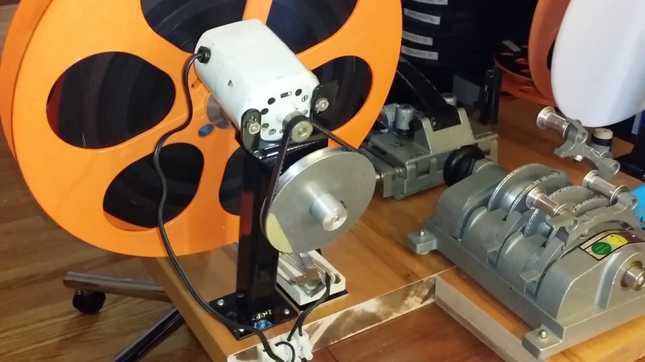 Setting up a 35mm film projector to run at home - part 1 