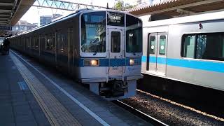 小田急1000形未更新車1051F(廃車済み）が団体専用列車として唐木田駅を発車するシーン。