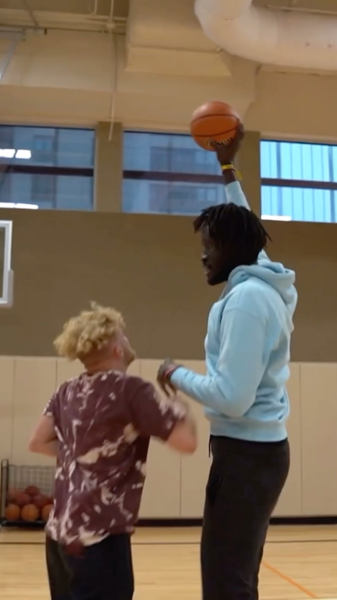 5’9 Hooper VS 7’6 Hooper 1v1 Basketball!