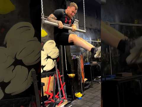 Скуф 100 кг сделал выход силой на крутящемся турнике. #workoutvideo #muscleup #challenges
