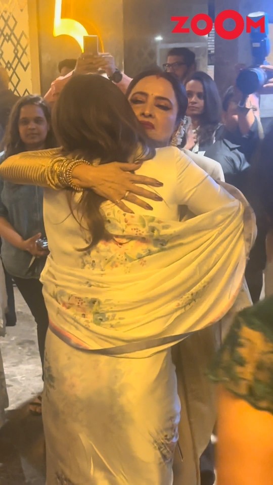 Rekha WARMLY hugs Alia Bhatt at 100 years of Raj Kapoor celebration ? #shorts #rekha #aliabhatt