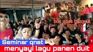 Seminar qnet menyayikan lagu panen duit