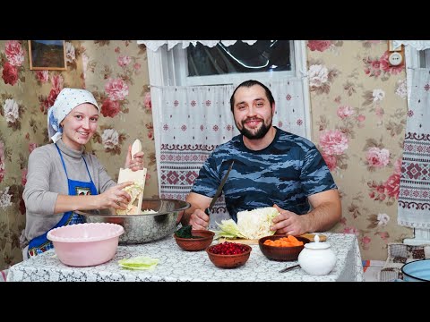 ЖИЗНЬ В УРАЛЬСКОЙ ДЕРЕВНЕ | ЗАВЕЛИ КОШКУ | КВАШЕНАЯ КАПУСТА С КЛЮКВОЙ И БОРЩ В ПЕЧИ