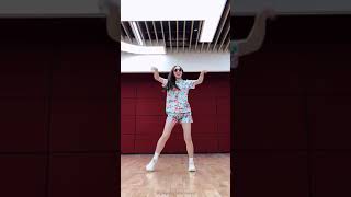 [mirrored] TWICE NAYEON - `Alcohol-Free´ short dance practice