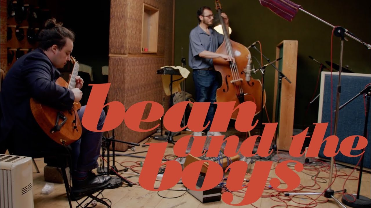 YouTube पर Bean and the Boys - Andrea Rinciari (feat. Alex Garnett) देखें