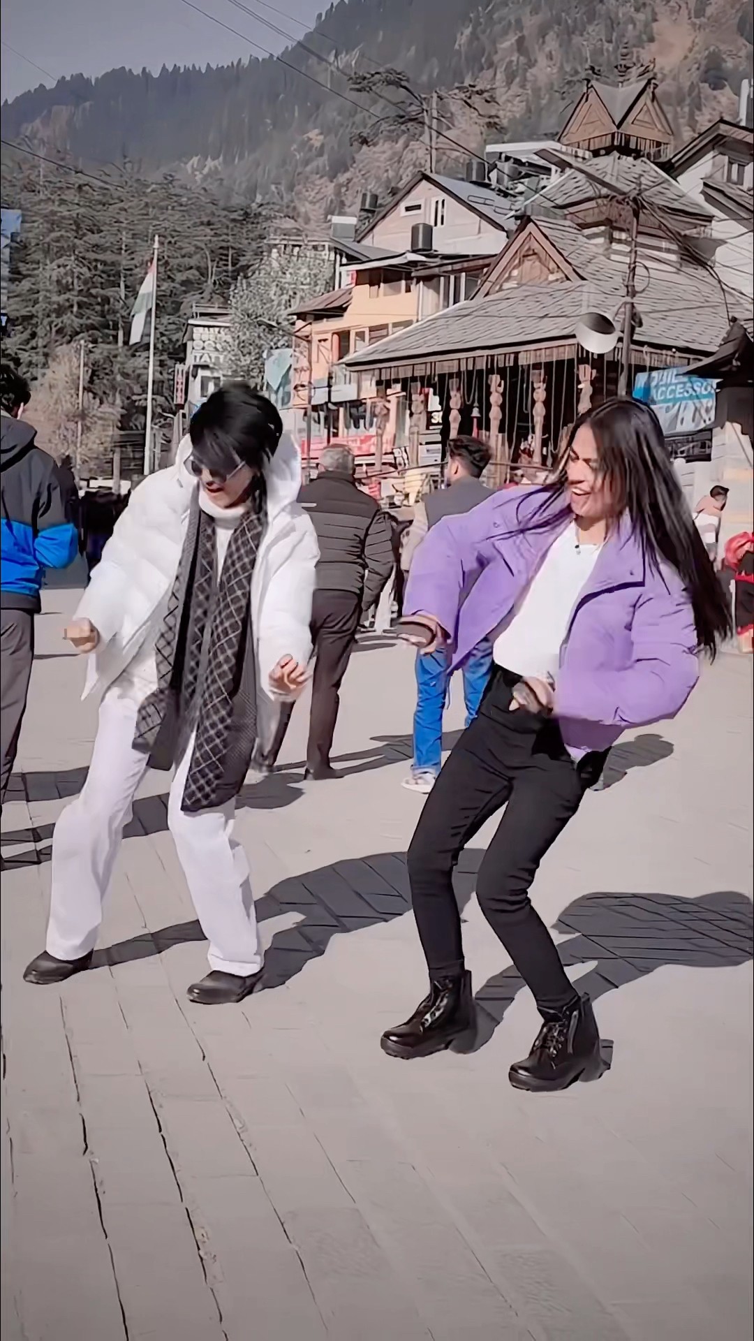 Humara dance public mein ?✌? #youtubeshort #rajjufam #shorts #ytshort #dance ​⁠@chotanawab