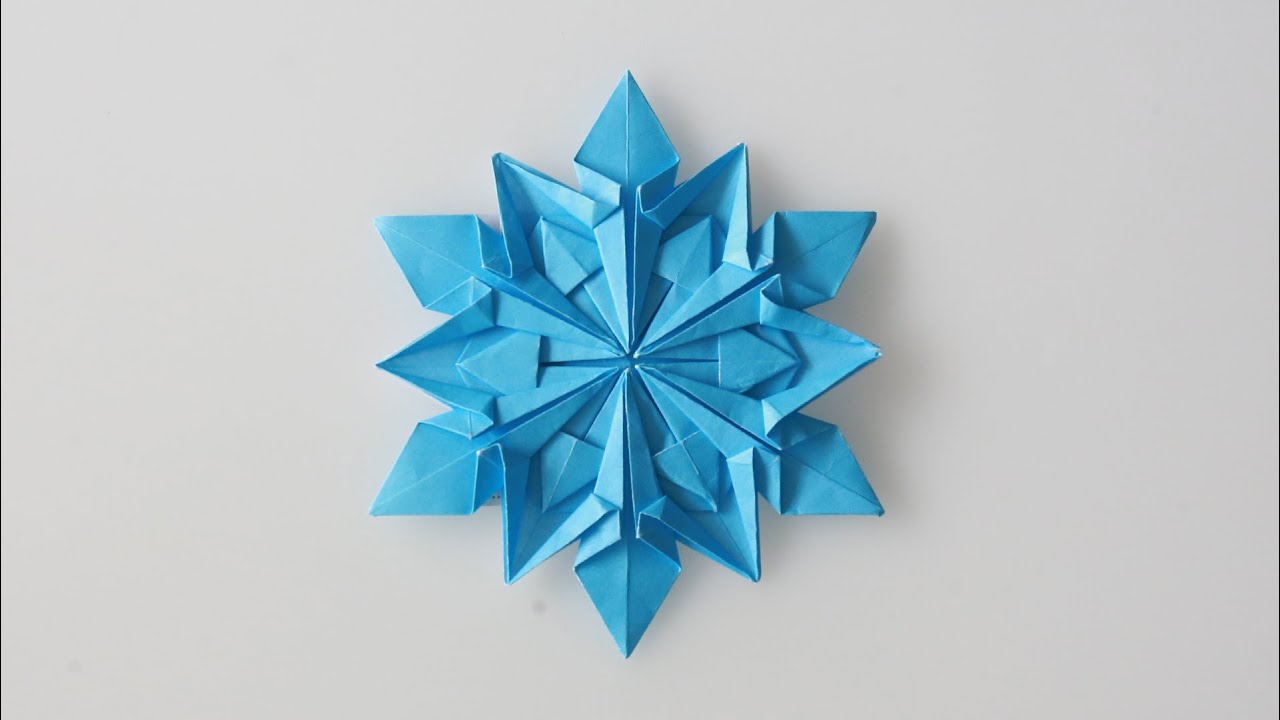 How to fold a beautiful snowflake with a piece of handmade origami