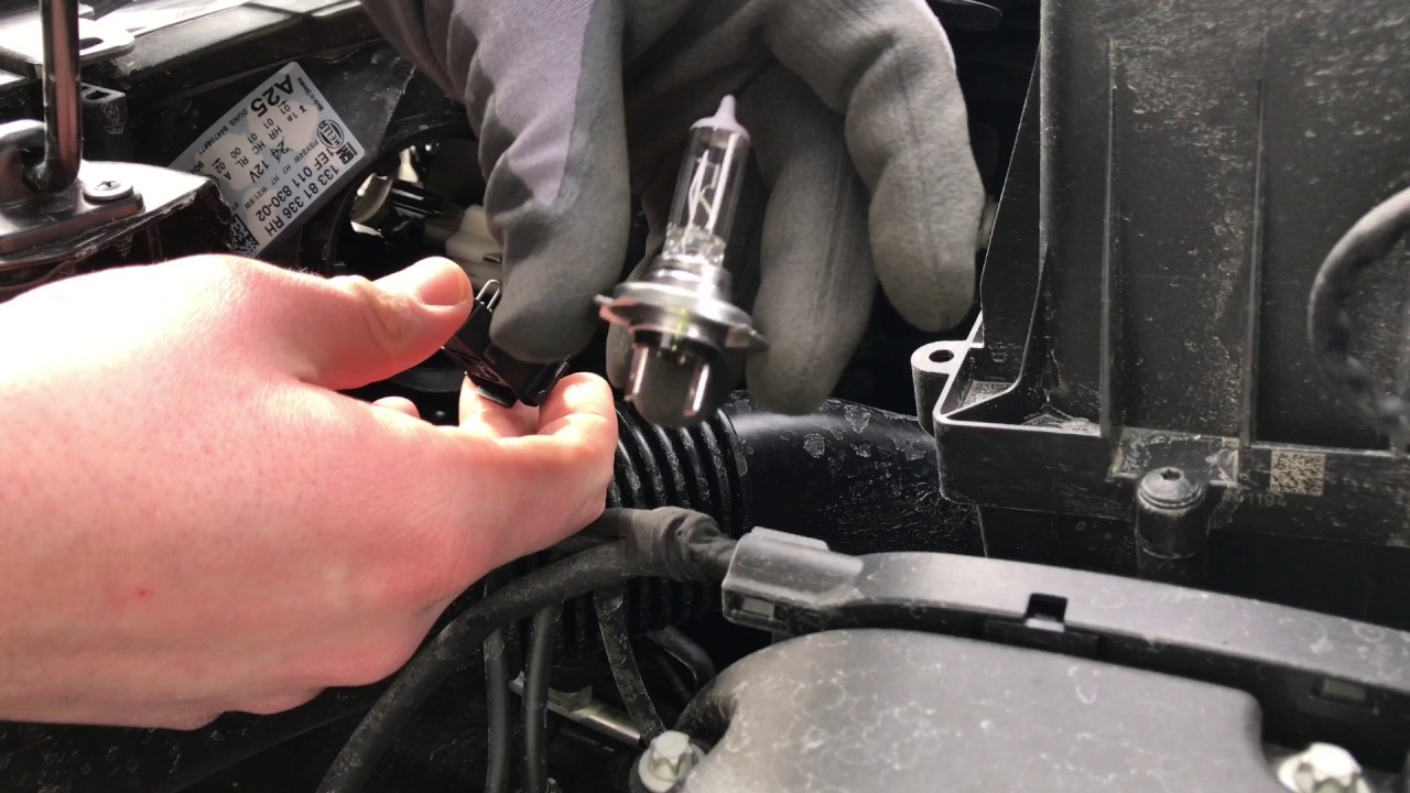 PKW Scheinwerfer tauschen Leuchtmittel wechseln KFZ H7 Sockel Birne  ersetzen Opel Corsa E Anleitung 