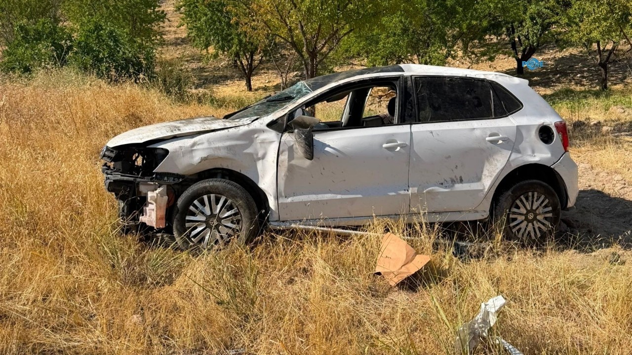 Kahta’da otomobil şarampole devrildi: 19 yaşındaki sürücü yaralandı