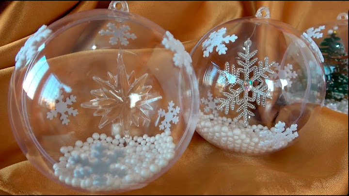 Como colocar los adornos dentro de las bolas trasparentes navideñas
