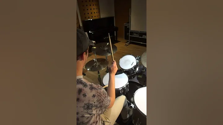How a funk drummer grooves #shorts #drums #groove