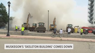 Muskegon's 'Skeleton Building' comes down