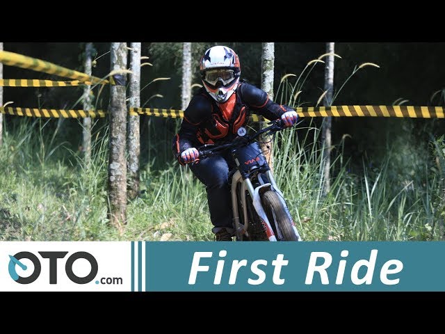 Viar E Cross First Ride Motor Offroad Elektrik Berwujud Sepeda Oto Com Youtube