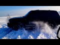 Range Rover бороздит снежные просторы.