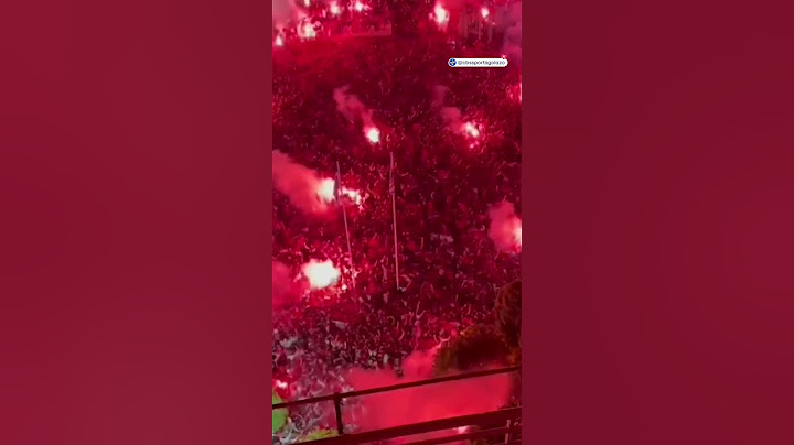Fans take to the streets to revel in a historic Olympiacos title!