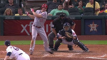 CIN@HOU: Bruce plates a pair with a single to center