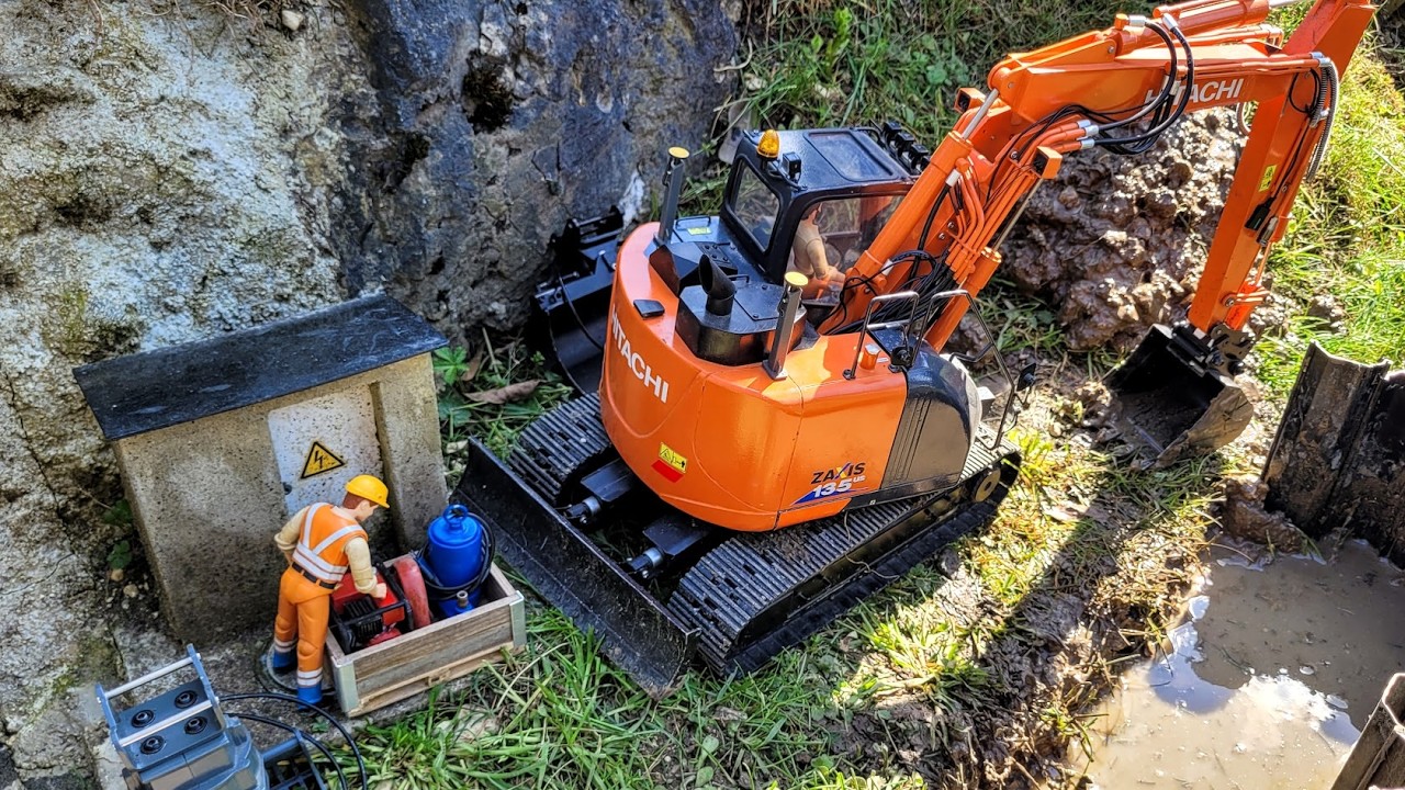 Riverbank safety, RC excavator Hitachi ZX135 1/15. - YouTube