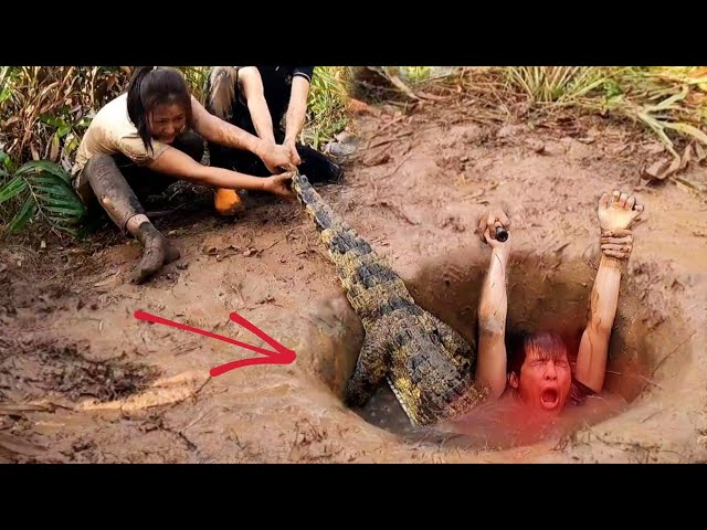 Group of Brave Hunters Catching the Giant Monster in the Hole | king Fisshing class=