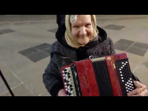 В 83 ГОДА ИГРАЕТ НА БАЯНЕ БАБА ОЛЯ ,   В 70 ЛЕТ НАУЧИЛАСЬ ! ПРОСТО РЕСПЕКТ И ЛАЙК