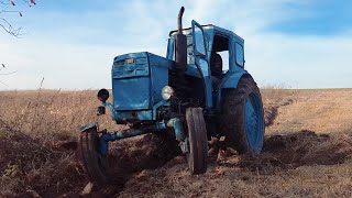 Вспашка целины на советском тракторе Т-40 без передка