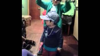 Niños Bailando Cancion De Snoop Dogg