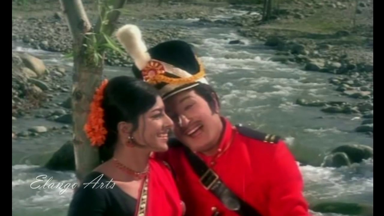 Ninaithathai Mudippavan  Poomazhai Thoovi  HD Song