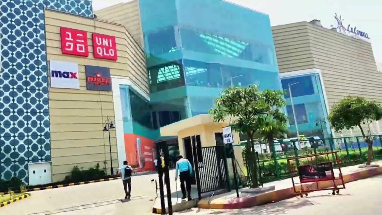 Lucknow LuLu Mall Road Side View Lucknow, Uttar Pradesh