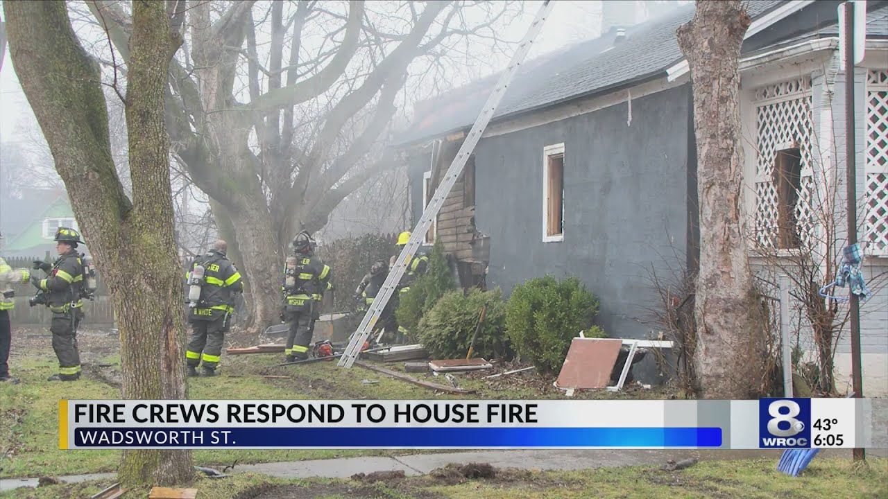 Fire crews respond to Wadsworth St. for vacant house fire - YouTube