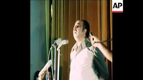 SYND 13 8 78 ARAFAT VISITS PALISTINIAN ART SHOW