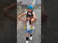 小3が弟を、小1が妹を、肩車