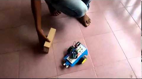 Obstcale Avoiding Robot by Jazly Hadhi (video taken at day time)