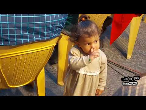 شعر خوانی طنز جالب دو دانش آموز در وصف اصفهان در جهارباغ نقالی جالب دختر دانش آموز با لباس سنتی