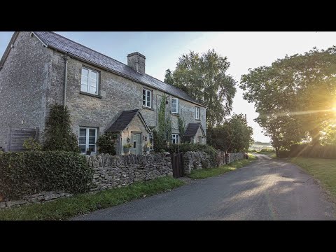 A Morning Quiet Stroll Through a Cotswold Village