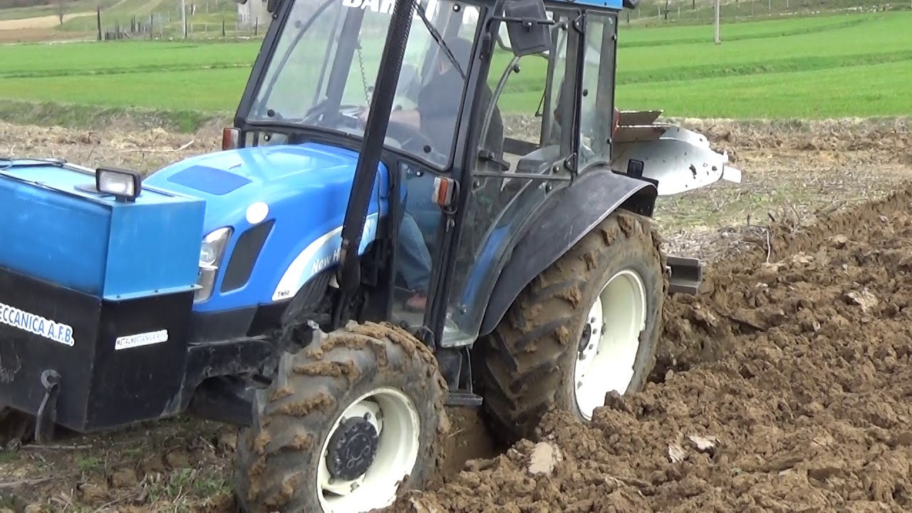 ARATRO BIVOMERE REVERSIBILE CON FETTA VARIABILE E SLITTA   PORTATO DA NEW HOLLAND 60 CV