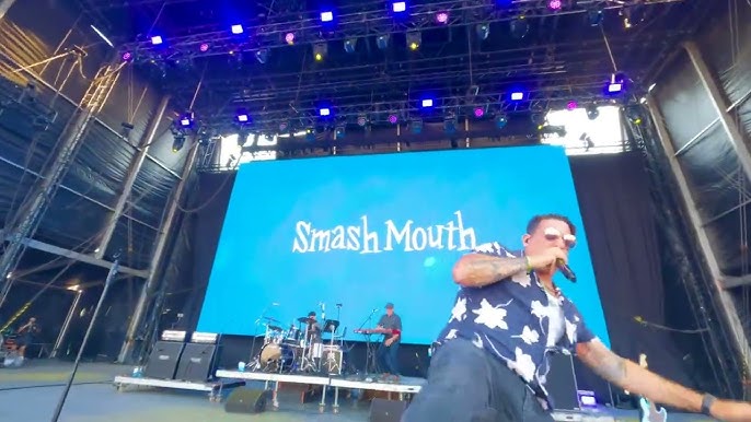 Hey now! Smash Mouth singer flips as fans throw bread