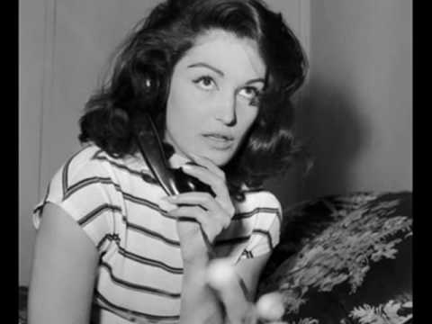 YouTubeでDalida - Que la vie était jolieを視聴 YouTubeでDalida - Que la vie était jolieを視聴