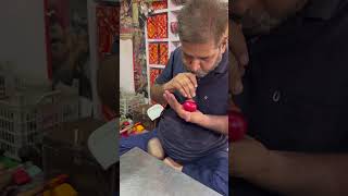 लख क बन गलल गट जसस खलत थ रज हल Lac Balls Filled With Organic Gulal Jaipur