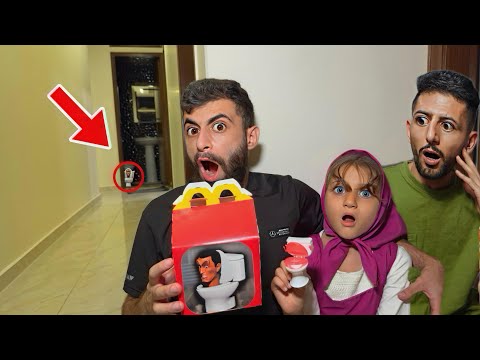 طلبت انا وماشا وايمن وجبة سكيبيدي تواليت من ماكدونالدز والصدمة طلع مرعب