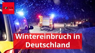 Schnee Sorgt Für Unfälle Und Verkehrschaos Auf Den Straßen Und Es Schneit Weiter