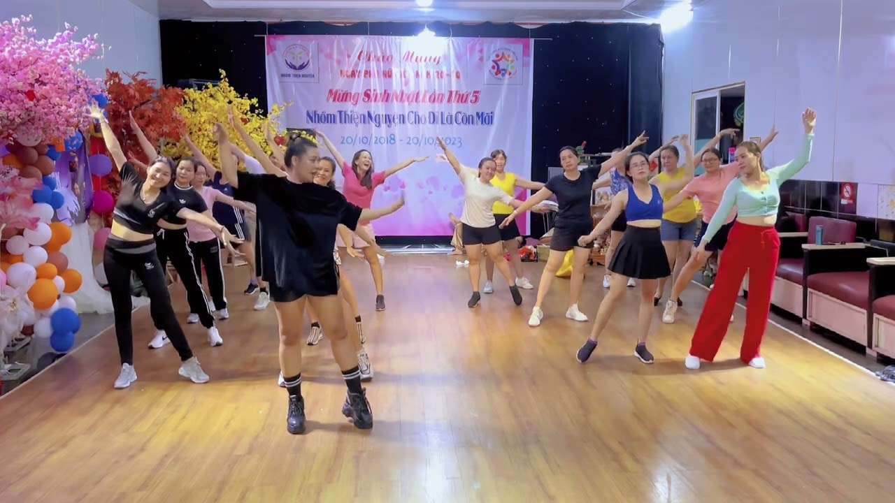 Tháng Năm học trò - đội kèn tí hon remix CLB zumba Phương Thảo