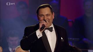 Prázdný stůl i židle prázdné (LIVE)