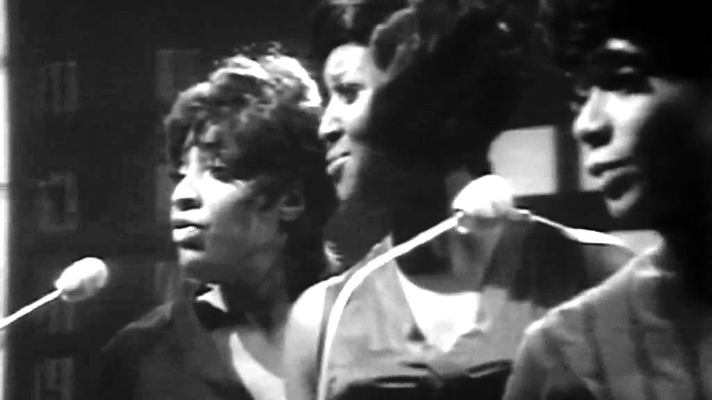 Aretha Franklin – Say A Little Prayer 1974 – Music Video