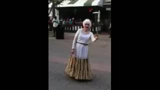 عجوز ترقص على اغنية طيني ورور تركيا مقطع مضحك