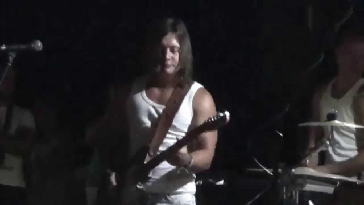 Сергей скачков земляне. Концерт земляне 1983. Земляне солист земля в иллюминаторе. Сергей скачков земляне земля в иллюминаторе …. Земля для землян.