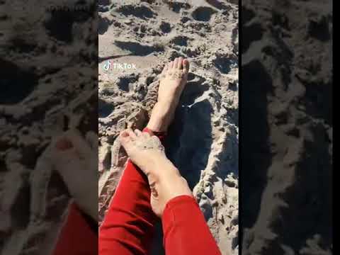 Sexy feet in the sand! Foot fetish Community!
