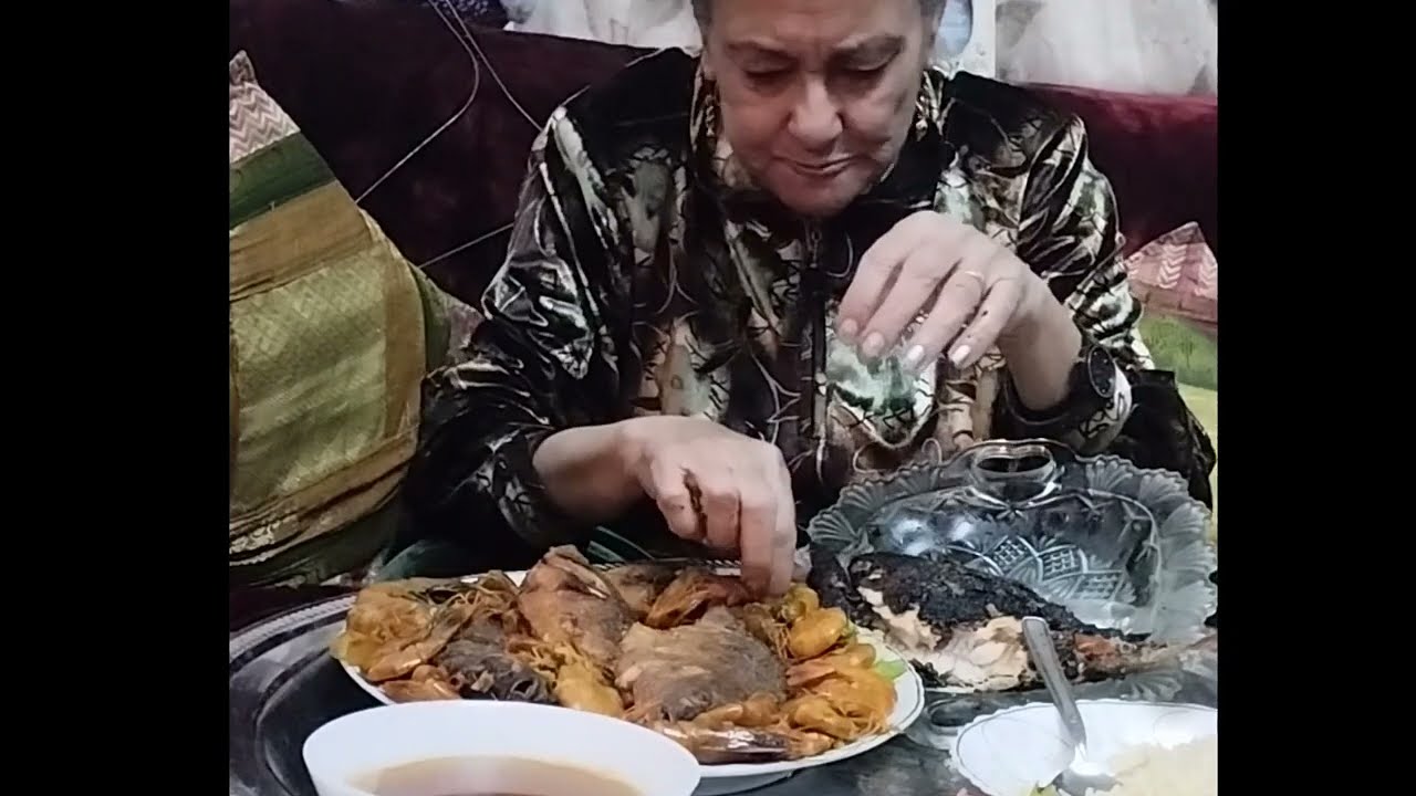 ابو جلمبو نايم علي جمبو مشوي ومقلي 