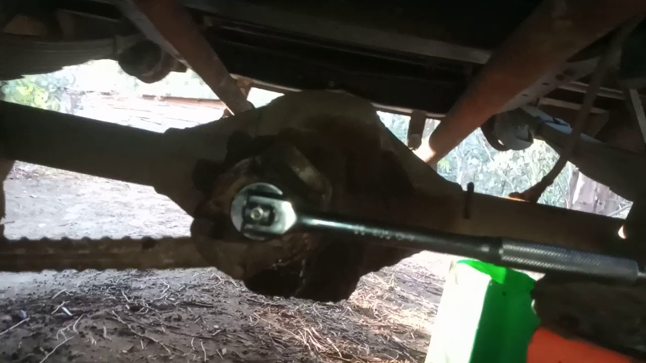 Cómo aflojar yugo de diferencial Ford y otros. Truco sin llaves neumáticas. YouTube Cómo aflojar yugo de diferencial Ford y otros. Truco sin llaves neumáticas. YouTube