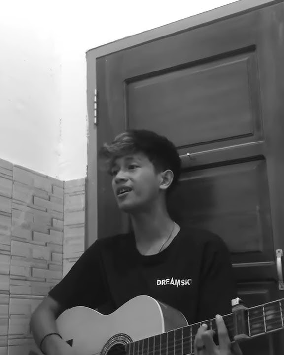 Story wa manusia biasa (cover gitar) by mhrizal