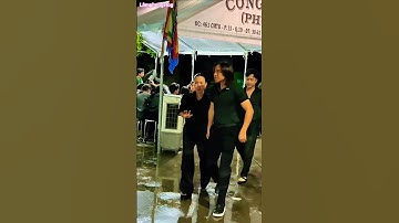 NGHỆ SĨ ĐỘI MƯA ĐẾN TIỄN ĐƯA NS . NGỌC TRINH LẦN CUỐI KHOẢNG KHẮC KHIÊN NHIỀU NGƯỜI SÚC ĐỘNG