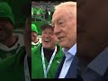 “Jerry Jones vs Eagles Fan: ‘Dumbass!’ 🤣” #jerryjones #eaglesfan #nflfunny #bloopers #cowboys #nfl